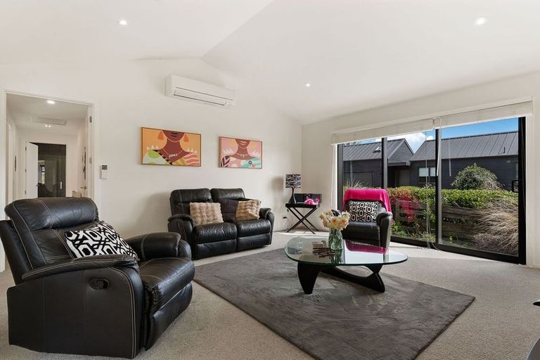 Photo of property in 2 Caithness Court, Jacks Point, Queenstown, 9371