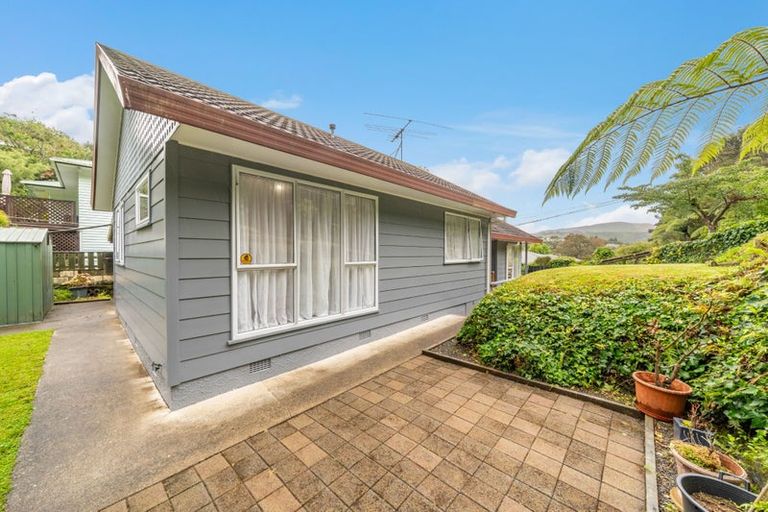 Photo of property in 2/19 James Grove, Stokes Valley, Lower Hutt, 5019