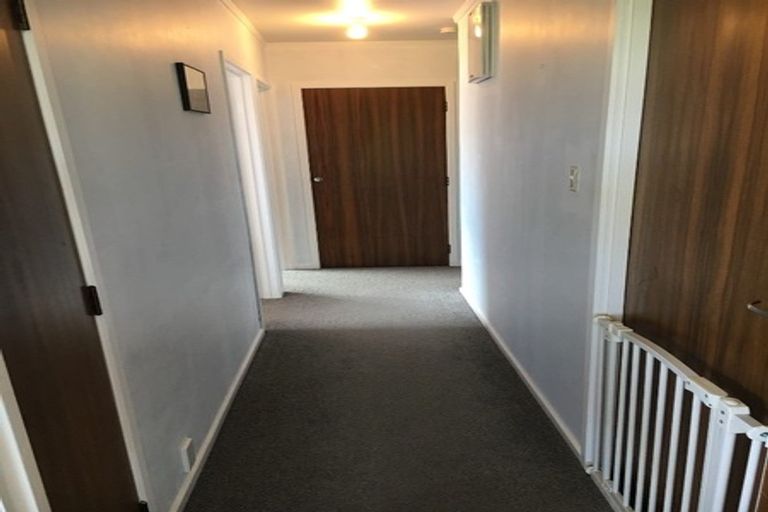 Photo of property in 1/20 Churchill Road, Murrays Bay, Auckland, 0630