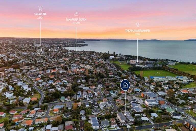 Photo of property in 2/3 Corrella Road, Belmont, Auckland, 0622