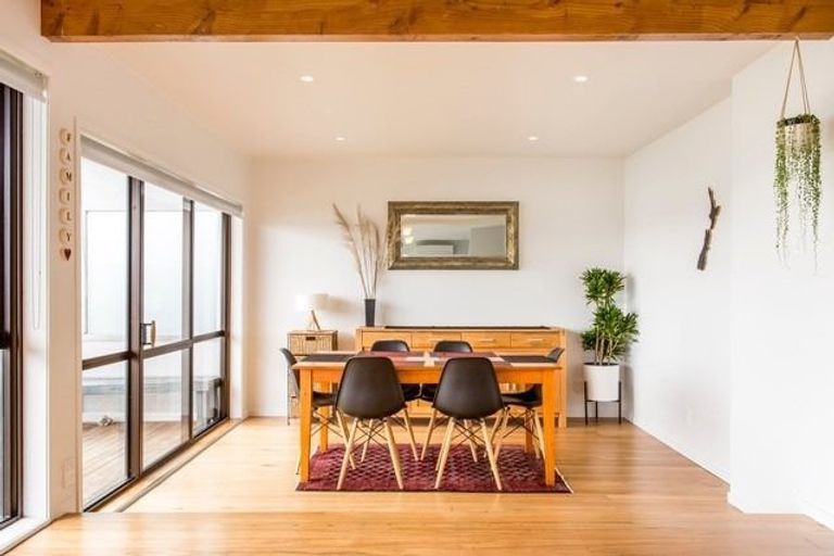 Photo of property in 85 Tiri Road, Tindalls Beach, Whangaparaoa, 0930