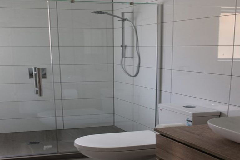 Photo of property in 2/31 Verbena Road, Birkdale, Auckland, 0626