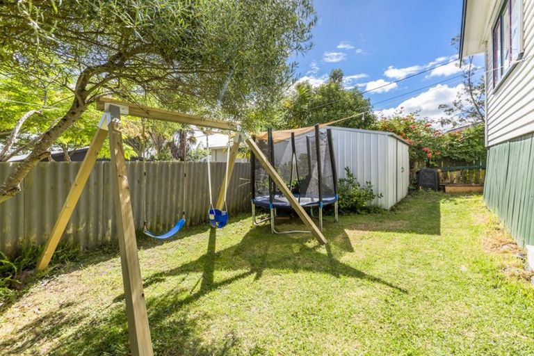 Photo of property in 2/22 Clayburn Road, Glen Eden, Auckland, 0602