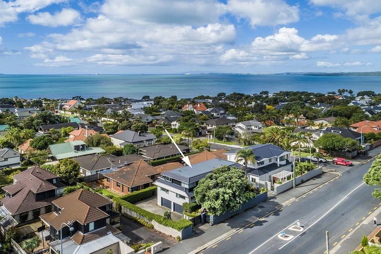 Photo of property in 1/2 Ocean View Road, Milford, Auckland, 0620