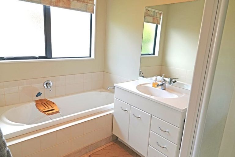 Photo of property in 12 Governor Grey Road, Snells Beach, 0920