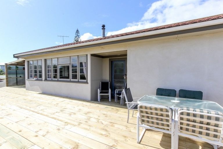 Photo of property in 8 Newbury Place, Waitara, 4320