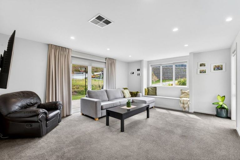 Photo of property in 77 Oak Road, Poraiti, Napier, 4112