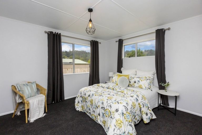 Photo of property in 7 Blueberry Grove, Timberlea, Upper Hutt, 5018