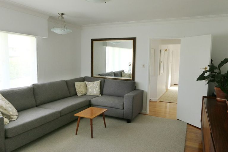 Photo of property in 30 Eastglen Road, Glen Eden, Auckland, 0602