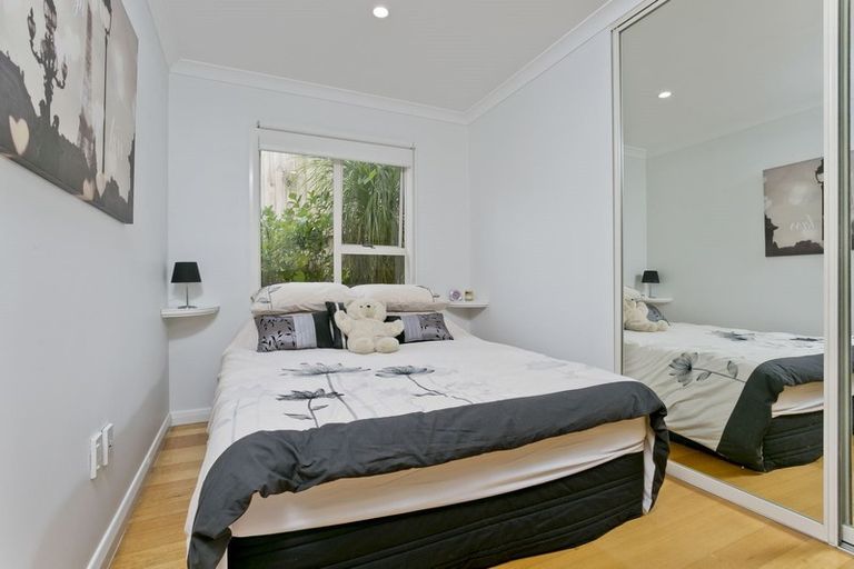 Photo of property in 9 Falstone Lane, Browns Bay, Auckland, 0630