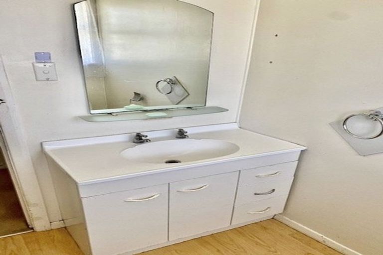 Photo of property in 42 Bowater Place, Manurewa, Auckland, 2102