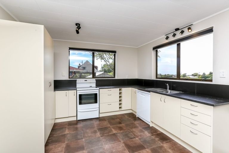 Photo of property in 31 Manu Crescent, Upper Vogeltown, New Plymouth, 4310