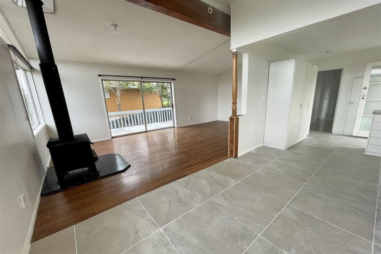 Photo of property in 18 Pankhurst Place, Sunnyvale, Auckland, 0612