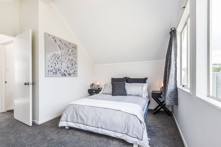 Photo of property in 1042a Great North Road, Point Chevalier, Auckland, 1022