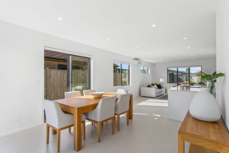 Photo of property in 77 Pepene Avenue, Takanini, Auckland, 2112