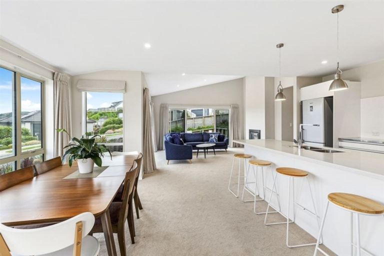 Photo of property in 7 Sue Dow Lane, Aotea, Porirua, 5024