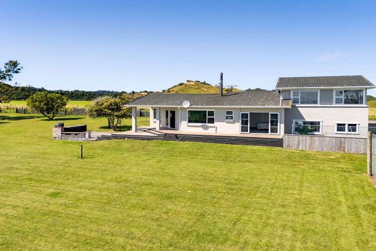 Photo of property in 1397 Meremere Road, Ohangai, Hawera, 4672