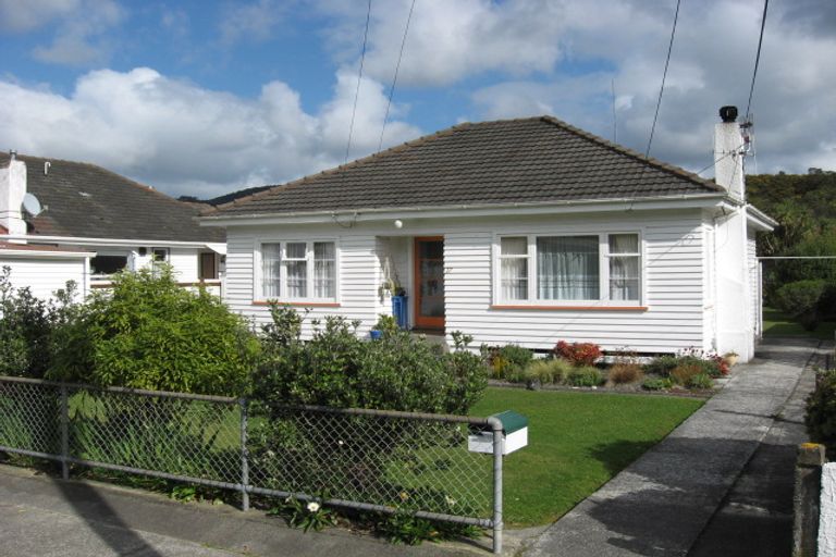 Photo of property in 27 Wellington Road, Wainuiomata, Lower Hutt, 5014