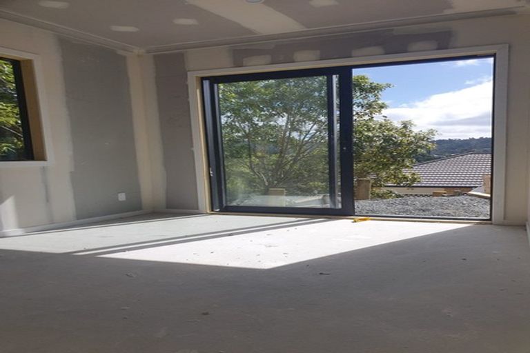 Photo of property in 9 Lowry Heights, Stokes Valley, Lower Hutt, 5019