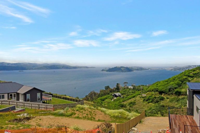 Photo of property in 42 Domett Street, Newlands, Wellington, 6037