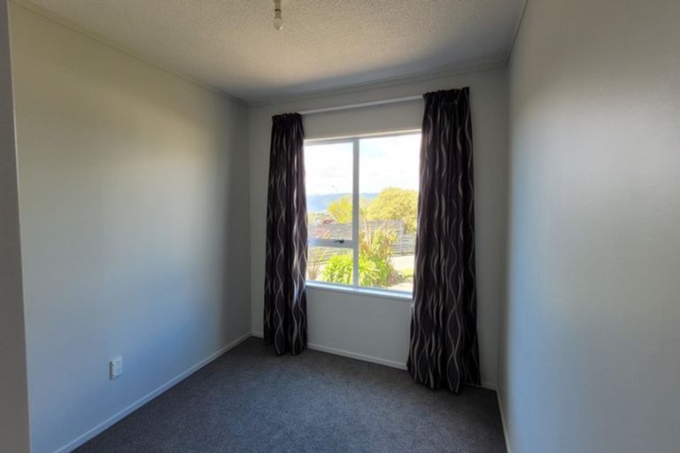 Photo of property in 22 Jasmine Grove, Maungaraki, Lower Hutt, 5010