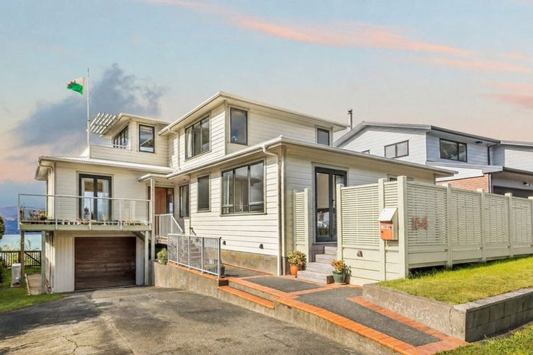 Photo of property in 164 Kahu Road, Paremata, Porirua, 5024