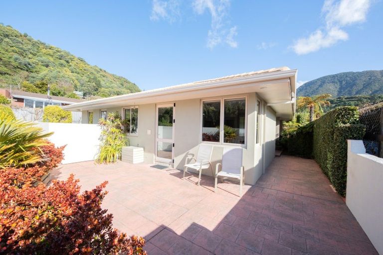 Photo of property in 75 Kent Street, Picton, 7220