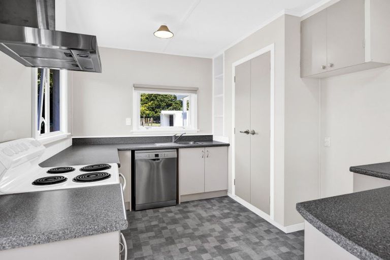 Photo of property in 1354 Devon Road, Brixton, Waitara, 4382