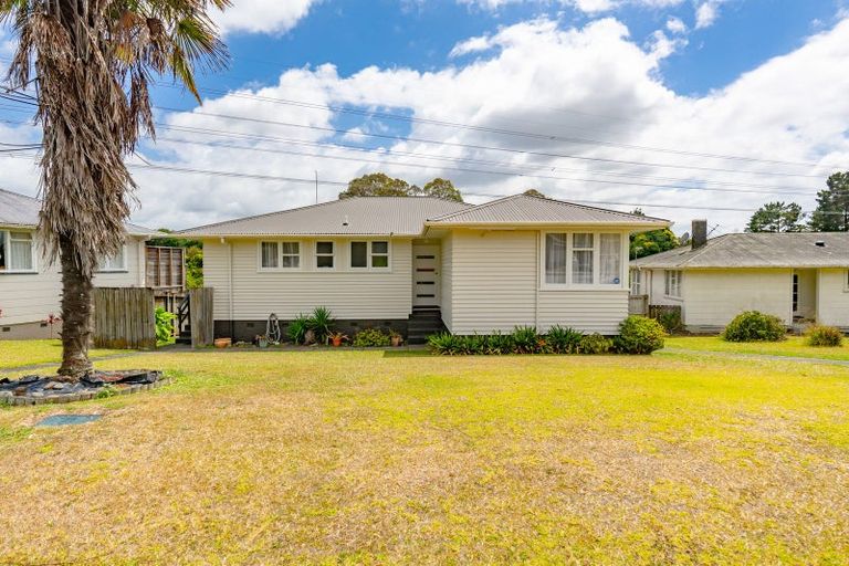 Photo of property in 49 Middlemore Crescent, Papatoetoe, Auckland, 2025