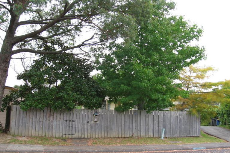 Photo of property in 2/41 Flaxdale Street, Birkdale, Auckland, 0626