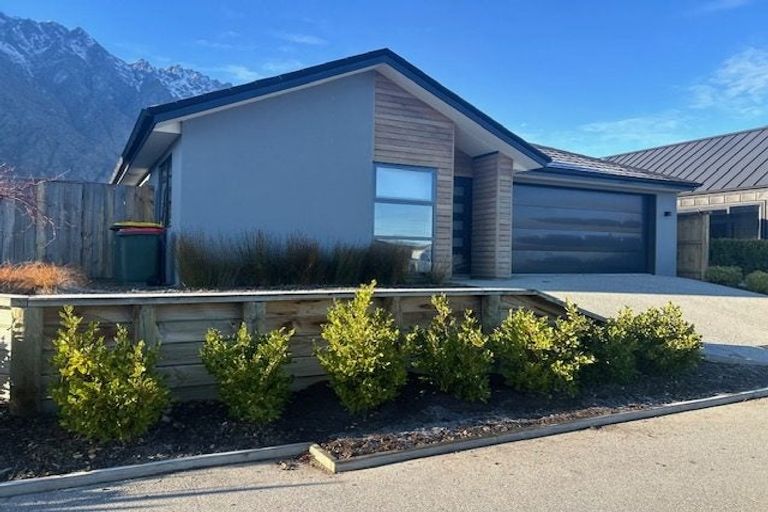 Photo of property in 10 Wheat Street, Jacks Point, Queenstown, 9371
