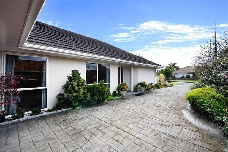 Photo of property in 22 Suncrest Drive, West Harbour, Auckland, 0618