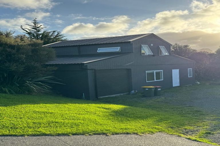 Photo of property in 60 Roberts Road, Matakatia, Whangaparaoa, 0930