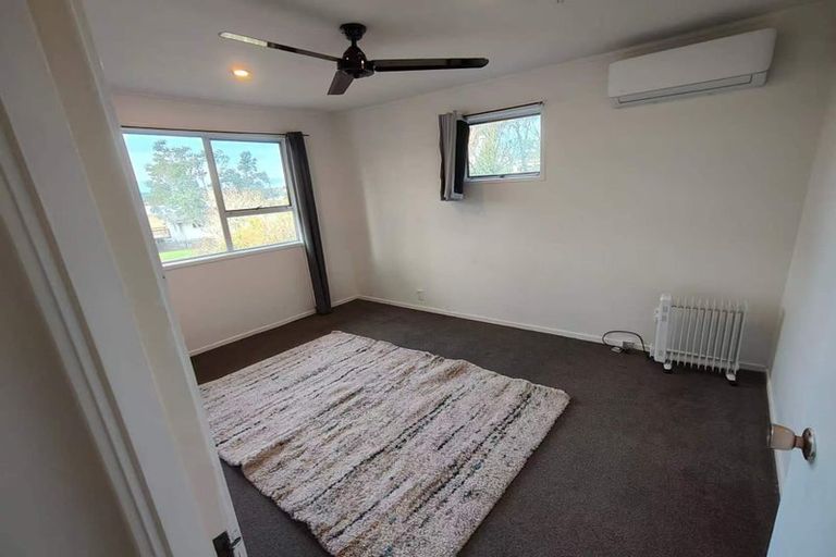 Photo of property in 30 Pipitea Place, Massey, Auckland, 0614