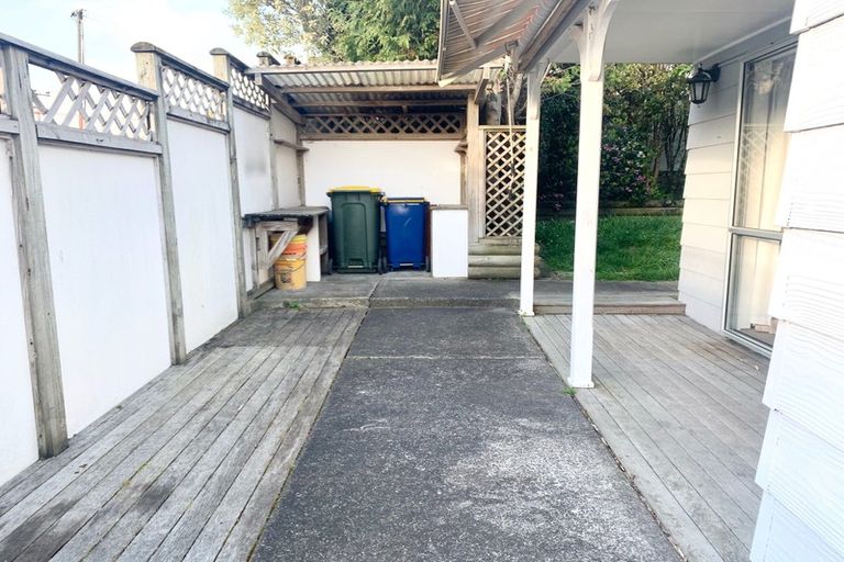 Photo of property in 1024 East Coast Road, Fairview Heights, Auckland, 0630