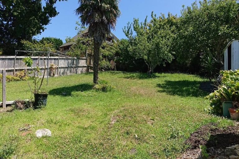 Photo of property in 20 City View Terrace, Birkenhead, Auckland, 0626