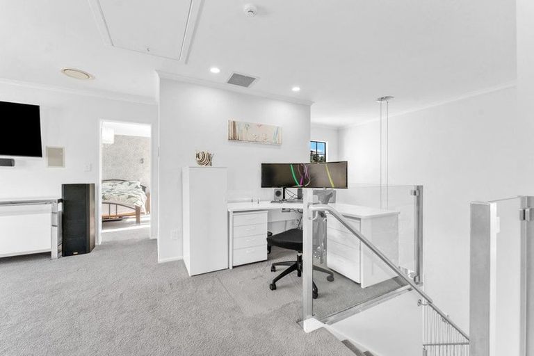 Photo of property in 37 Vincent Street, Waterloo, Lower Hutt, 5011
