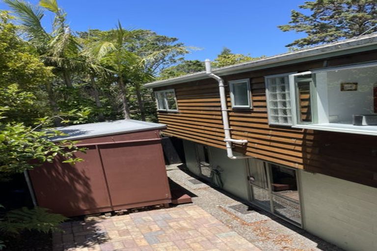 Photo of property in 255 Golf Road, Titirangi, Auckland, 0604