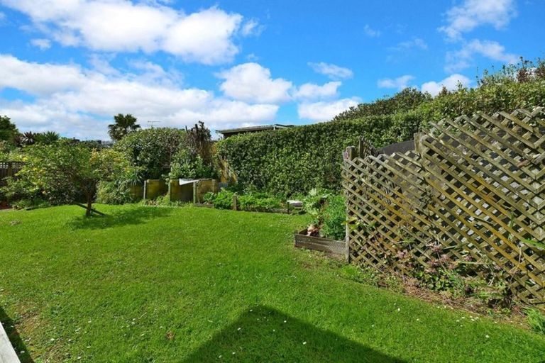 Photo of property in 37 Pacific Parade, Army Bay, Whangaparaoa, 0930