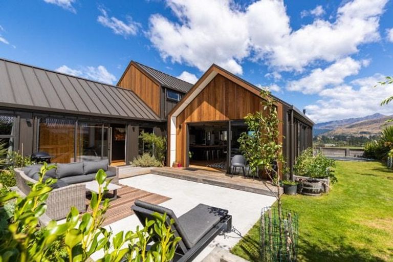 Photo of property in 28 Myles Way, Lower Shotover, Queenstown, 9304