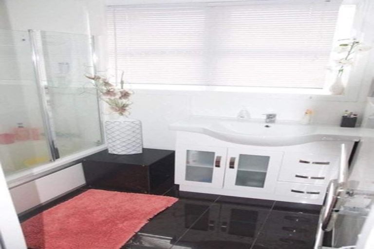 Photo of property in 13 Lomond Street, Newlands, Wellington, 6037