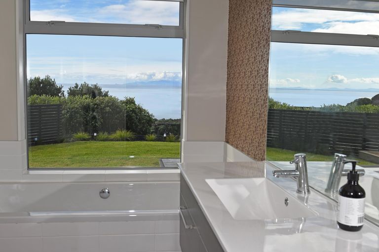 Photo of property in 22 Wonderview Road, Leigh, 0985