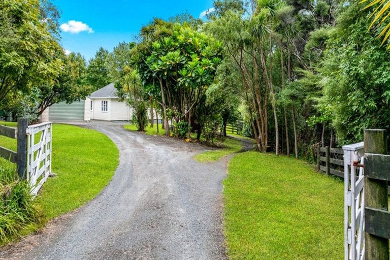 Photo of property in 2 Slater Road, South Head, Helensville, 0874