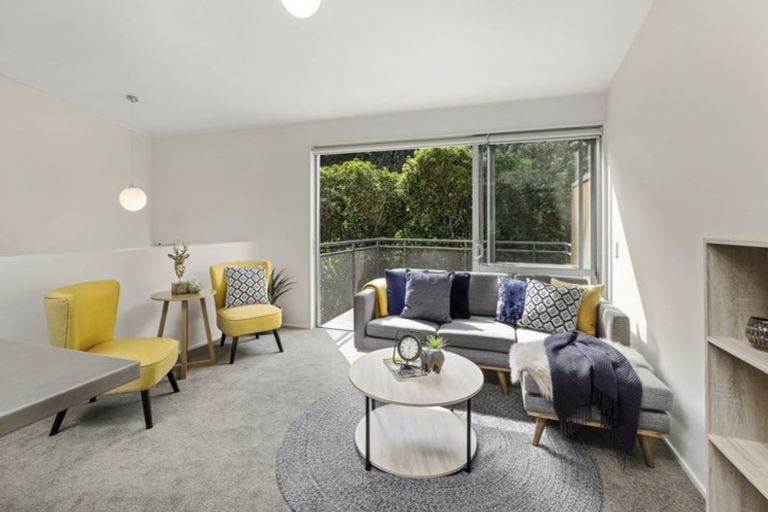 Photo of property in 2/2 Onslow Road, Khandallah, Wellington, 6035