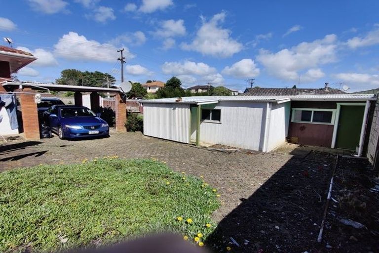 Photo of property in 2 Wells Road, Bucklands Beach, Auckland, 2012