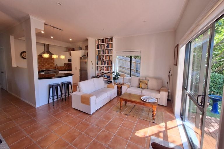 Photo of property in 44 Parkwood Crescent, Gulf Harbour, Whangaparaoa, 0930