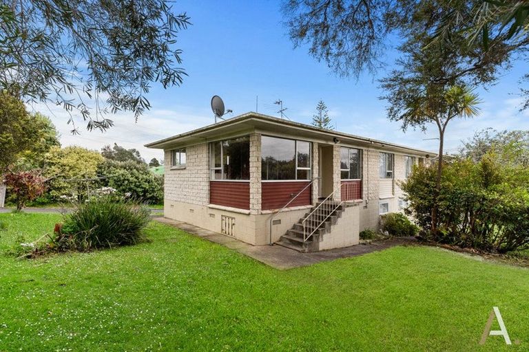Photo of property in 2/70 Cliff View Drive, Green Bay, Auckland, 0604