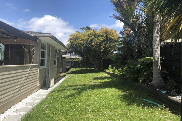Photo of property in 8 Advene Road, Cockle Bay, Auckland, 2014