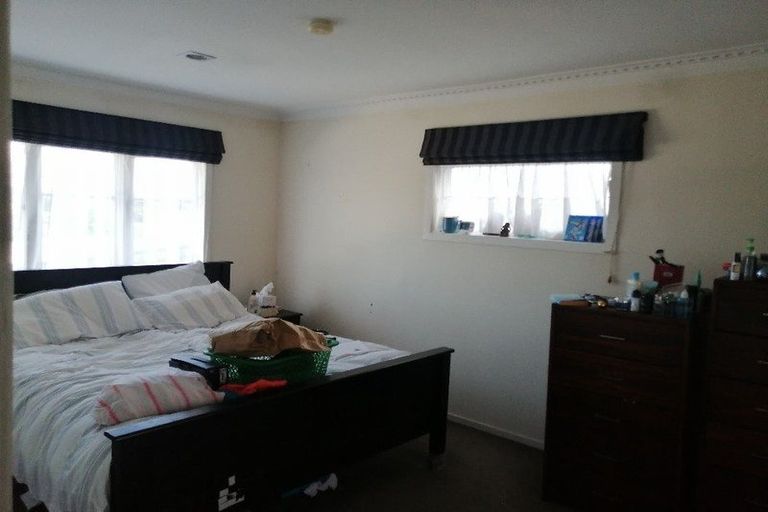 Photo of property in 32 Golf Road, New Lynn, Auckland, 0600