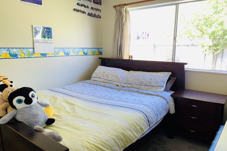 Photo of property in 2/13 Oswald Crescent, Paparangi, Wellington, 6037